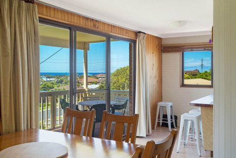 Williams Wonder - Large Beach House - Seniors Australia 1