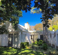 Wisteria Cottage on the Lagoon/Beach - Seniors Australia