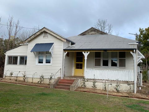 Yellow Door House Adelong - Seniors Australia 1