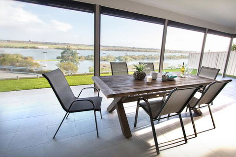 Serenity And Sweeping Murray River Views - Seniors Australia 1