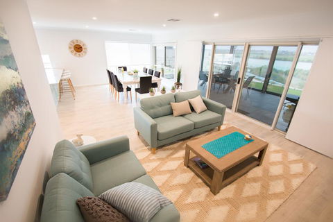 Serenity And Sweeping Murray River Views - Seniors Australia 3