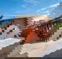 Golden Country Motel  Caravan Park - Seniors Australia