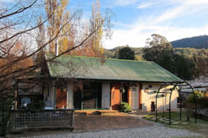 Gateway Island VIC Seniors Australia
