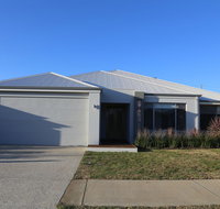 Rainbow Dream House PERTH Holiday Home - Seniors Australia