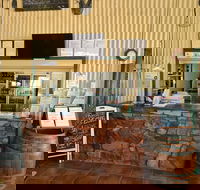 Parry Creek Farm Tourist Resort  Caravan Park - Seniors Australia