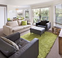 Caribou 3 - Modern  spacious with views over Lake Jindabyne - Seniors Australia