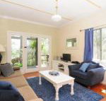 Love Shack 1 bedroom cosy cottage - Seniors Australia