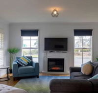 5 Bedroom Close to Beach  Moorpanyal Park - Seniors Australia