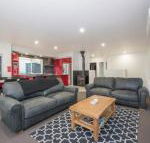Stratton Summit 4 Modern sophisticated style with lake  mountain views - Seniors Australia