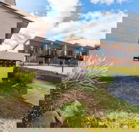 Khione 6 - Modern 2 bedroom Townhouse - Seniors Australia